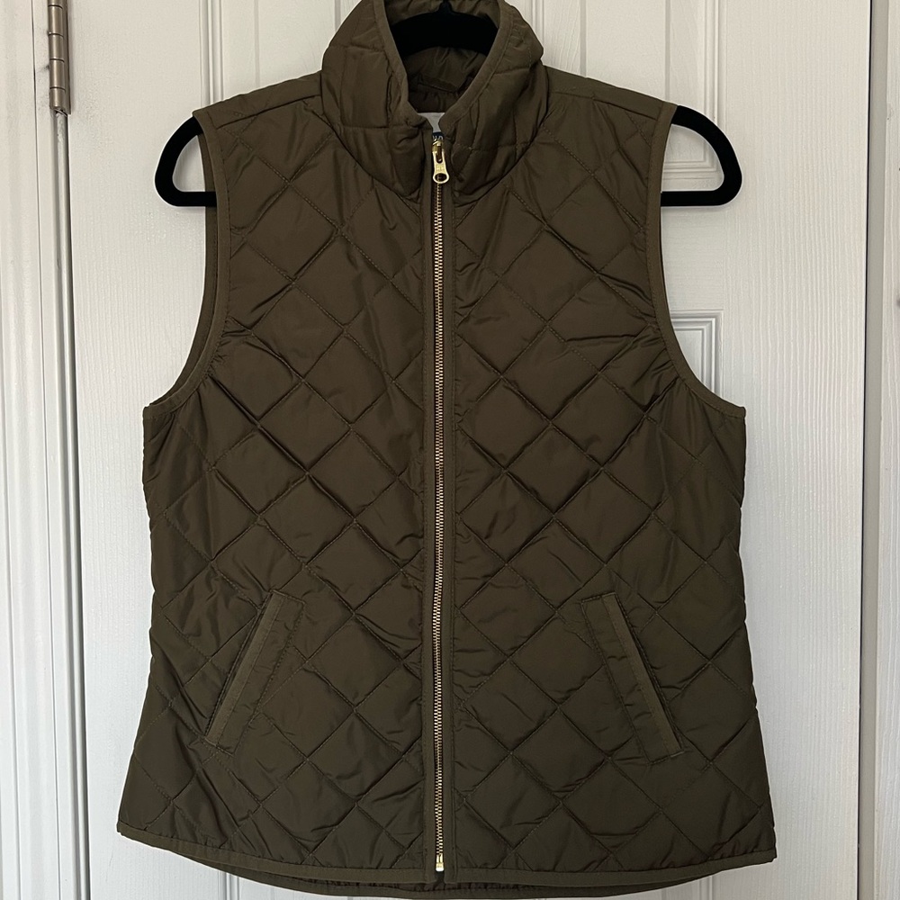 Quilted olive vest NWOT